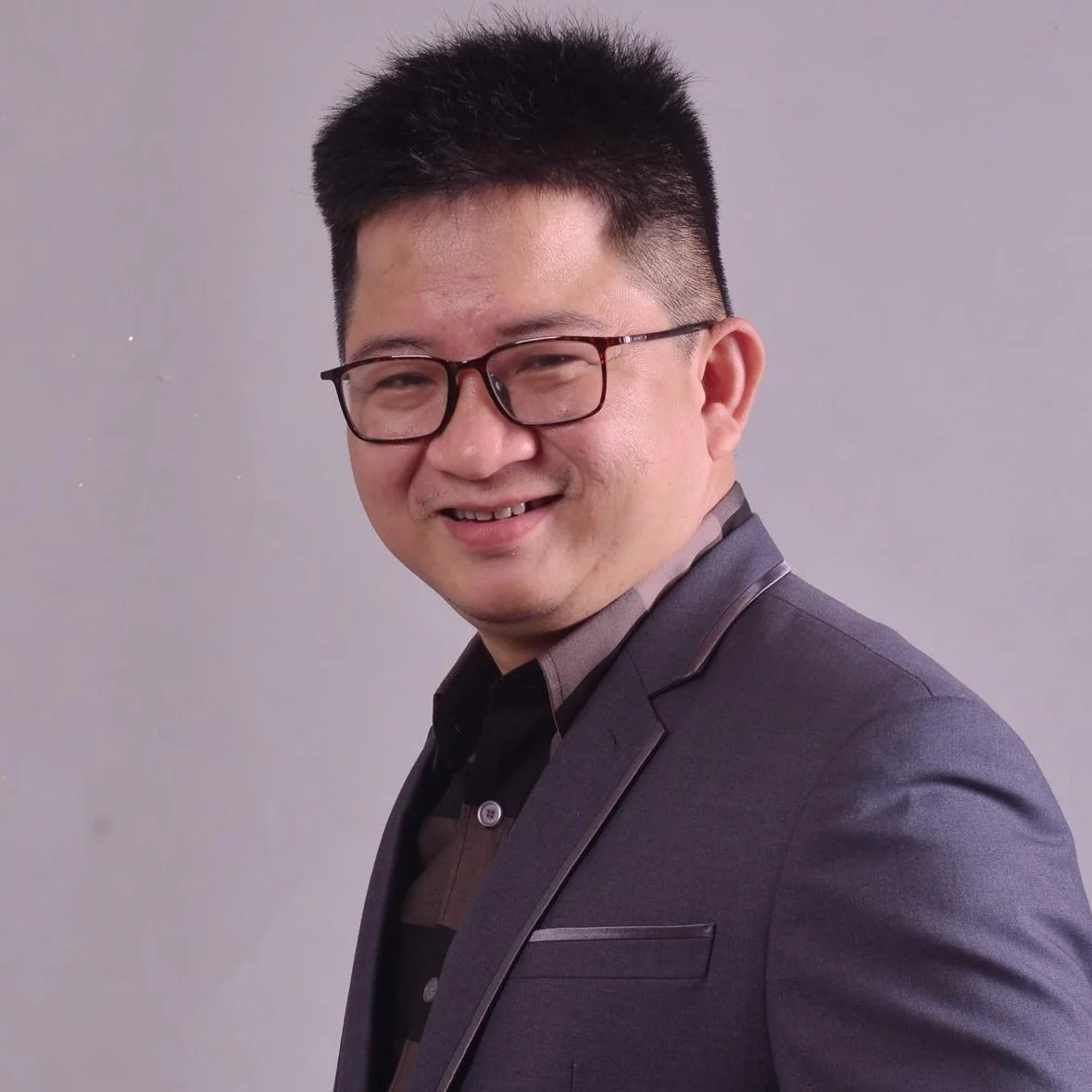 Chân dung Nguyễn Hoàng Văn